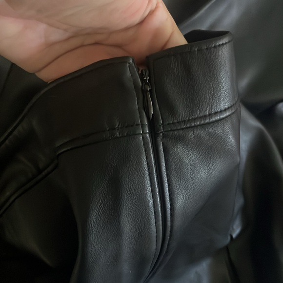 Hollister faux leather skirt, size large - Picture 3 of 5